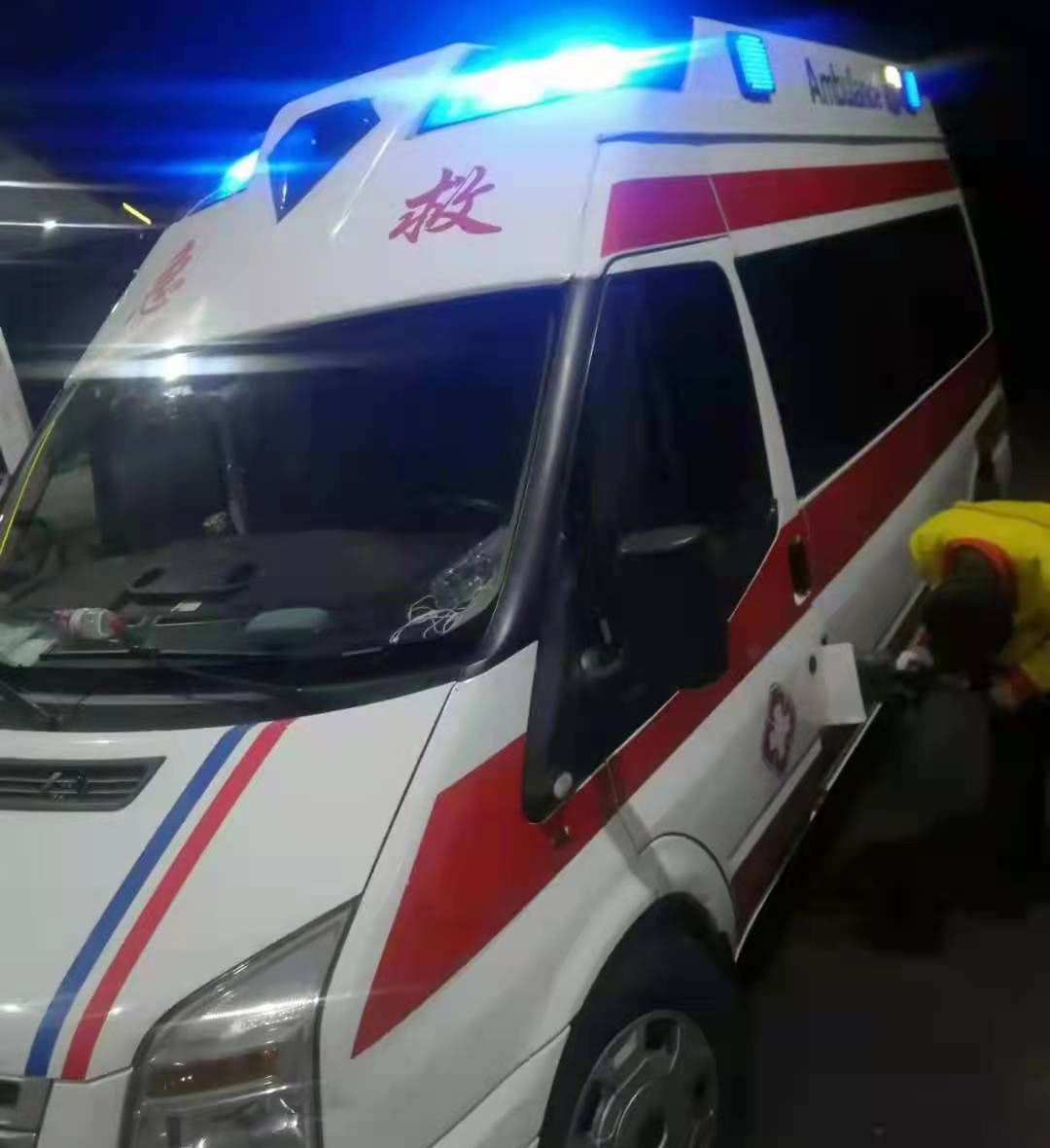 揭西县专业救护车出租